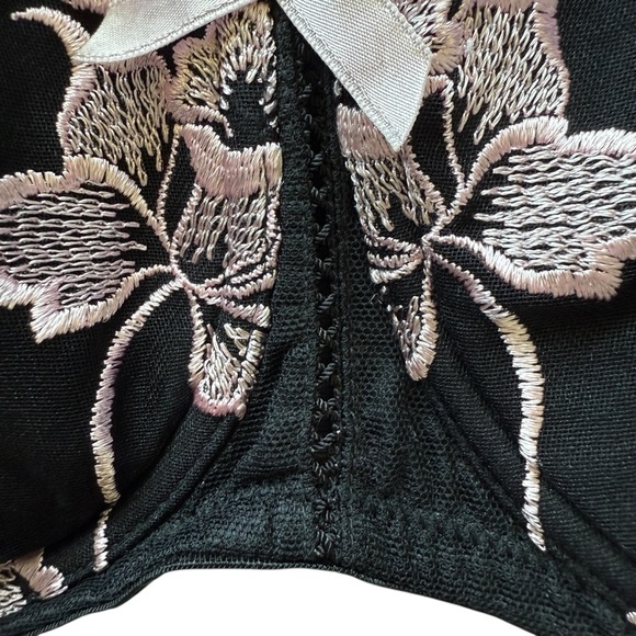 Cacique Women's Black & Pink Floral Embroidered Underbust Bra 42DD Unlined - Picture 4 of 7